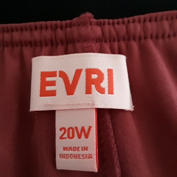 T-EVRI Pleated Print Skirt - Picture 5 of 5